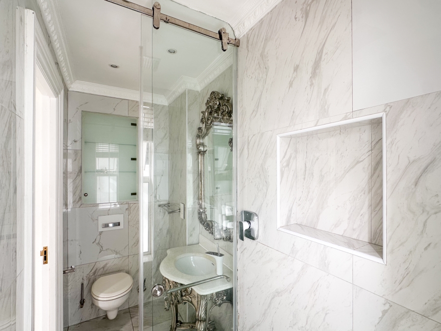 2 Bedroom Property for Sale in Sea Point Western Cape